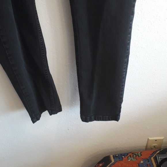 Lane Bryant Taper Leg Pocket Zipper Detail Black Wash Jeans - Picture 3 of 6